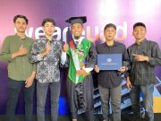 Alumni Pesantren Hamalatul Quran Menjadi Wisudawan Berprestasi FAI Universitas Ahmad Dahlan, Yogyakarta.